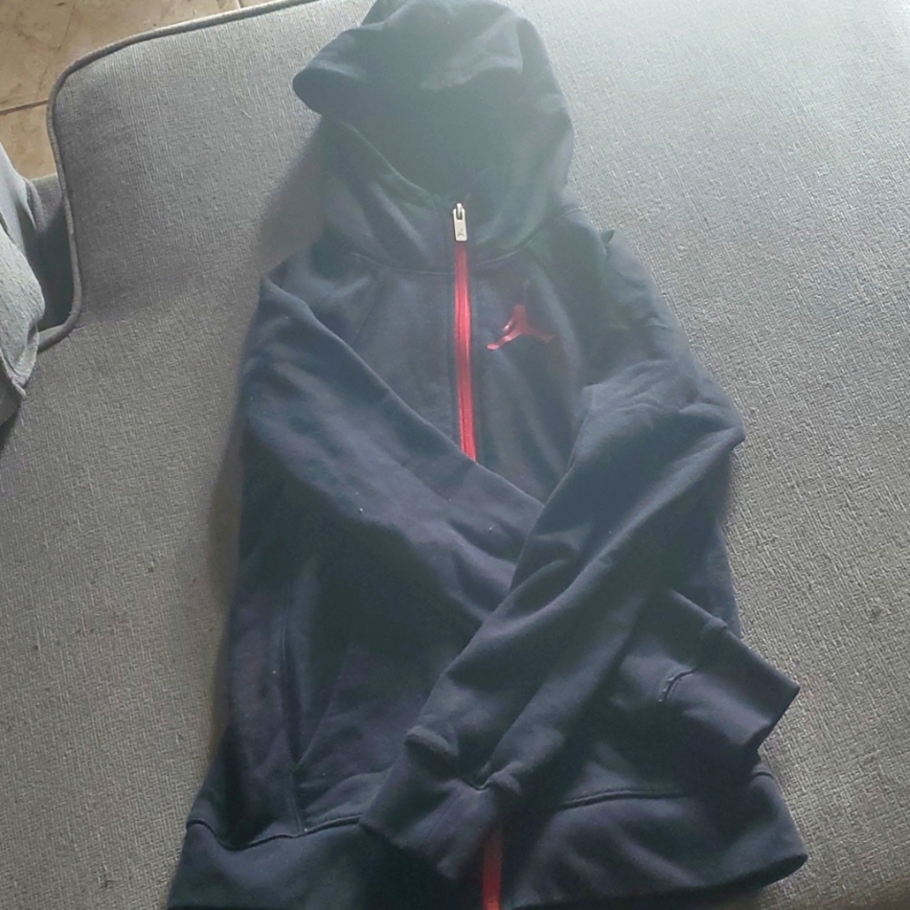 Jordan boys sweater size 10-12